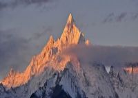 梅里雪山缅茨姆峰、